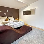 Nr6 4 Bedrooms *