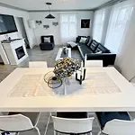 Nr6 4 Bedrooms Appartement *