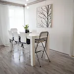 Nr6 4 Bedrooms Appartement *