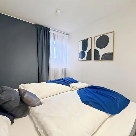 Nr6 4 Bedrooms *