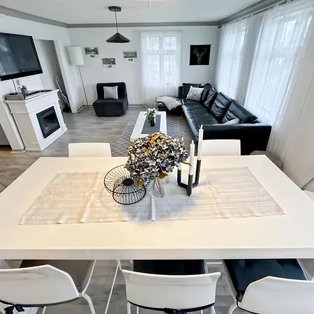 Nr6 4 Bedrooms Lejlighed *