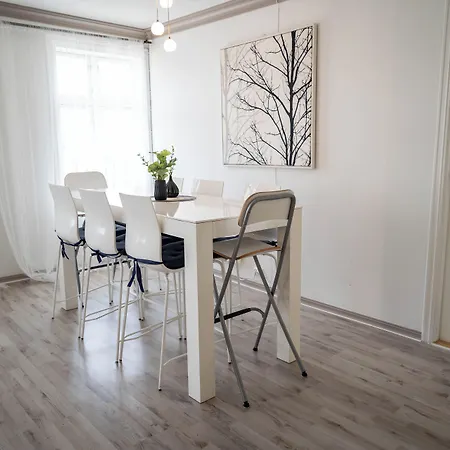 Nr6 4 Bedrooms Lejlighed *