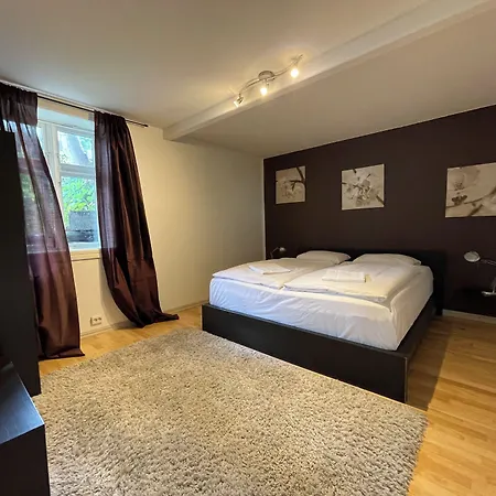 Nr6 4 Bedrooms *