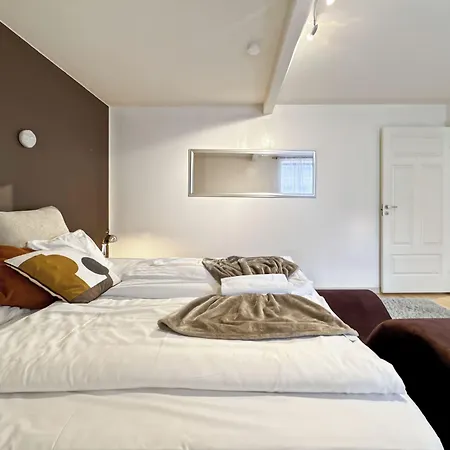 Nr6 4 Bedrooms *