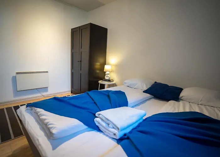 Nr6 4 Bedrooms *