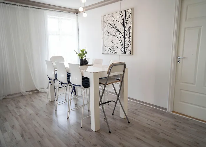 Nr6 4 Bedrooms Lejlighed *