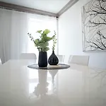 Nr6 4 Bedrooms شقة *